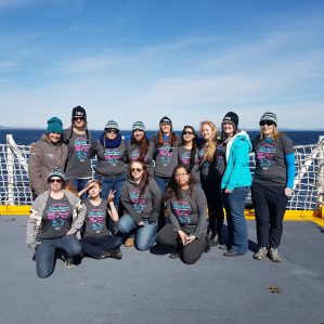 TRU妇女在行业的工作人员和学生在HMCS Regina
